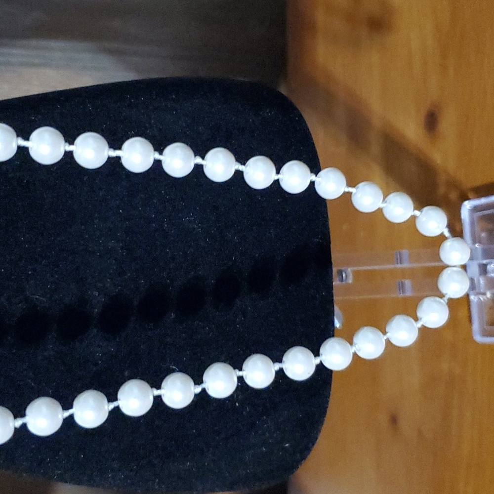 🎄5/$30🎄Faux Pearl Necklace - Picture 2 of 3